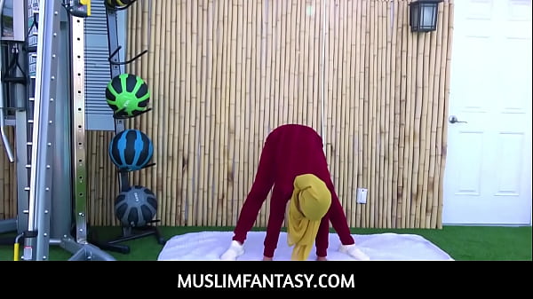 Pelatih Bugar Menggairahkan Klien Arab Yang Eksotis