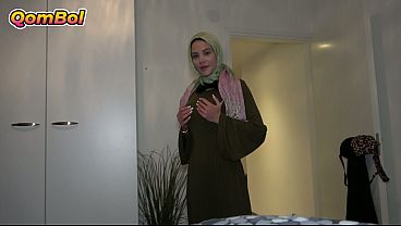 Adik Tiri Berjilbab Dari Turki Ingin Bercinta Sebelum Orang Tua Pulang Ke Rumah