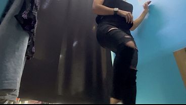 Ruang Ganti. Cewek Rusia Toket Gede, Putingnya Nongol, Ganti Baju.