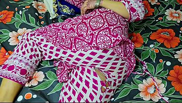 Ibu Tiri Celananya Sobek, Anak Tiri Langsung Nusuk Memek Ibu Tiri, Pantat Bulat Digoyang.