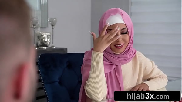 Bugil Cantik Berhijab, Ngewe Sambil Tetep Sopan.