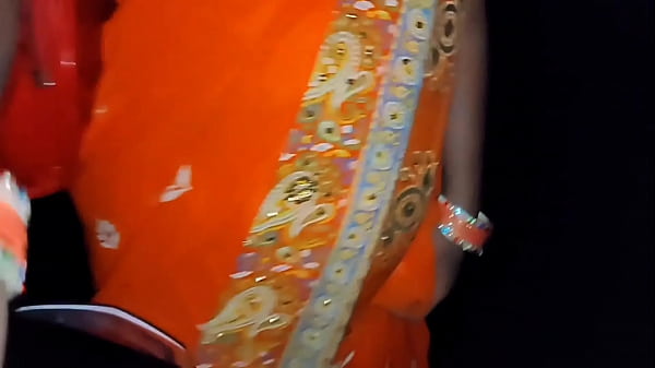 Bhai, Raste Mein Didi Ko Ghumake Bola — Aaj Raat Toh Kuch De De, Bahut Mann Hai.