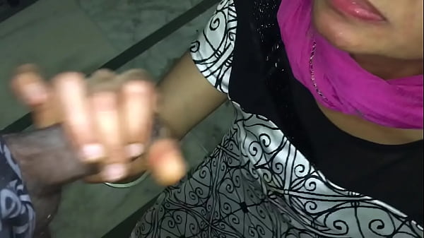 Crot Di Wajah Bini Tetangga Gujju, Ngaceng Liat Desi Bhabhi Nelen Semuanya.