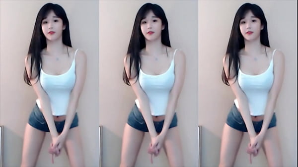 Gái Trung Quốc Mặc áo Hai Dây Phóng Tàu Lượn Siêu Tốc