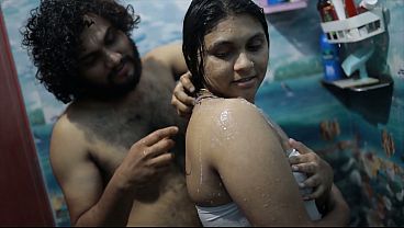 Indo Step Sis Mandi Bareng, Panas Dan Ngebet Banget