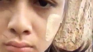 Bini Orang Di Kamar Mandi Umum, Bulu Becek Basah Kena Jilat