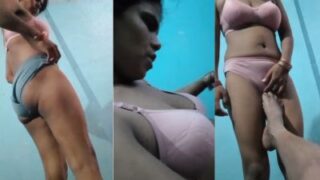 Desi Cewek Telanjang Buka-bukaan Di Depan Devar Mesum Yang Matanya Jelalatan