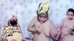 Jilbab Kuning Bikin Heboh, Bugil Di Depan Umum