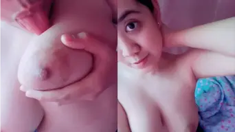 Nadia Nazami Goyang Ebot, Toketnya Mantul Bikin Makin Panas.