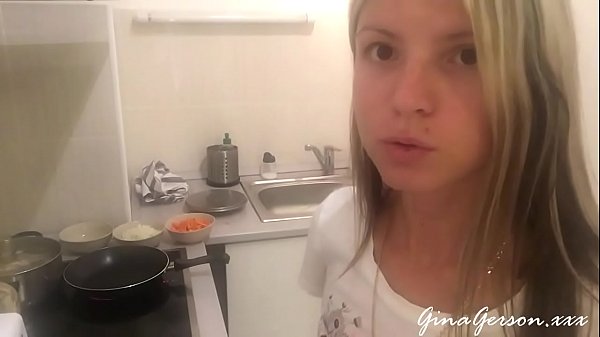 Gue Lagi Masak Borch Rusia Lagi, Bikin Dapur Jadi Basah Kuyup.