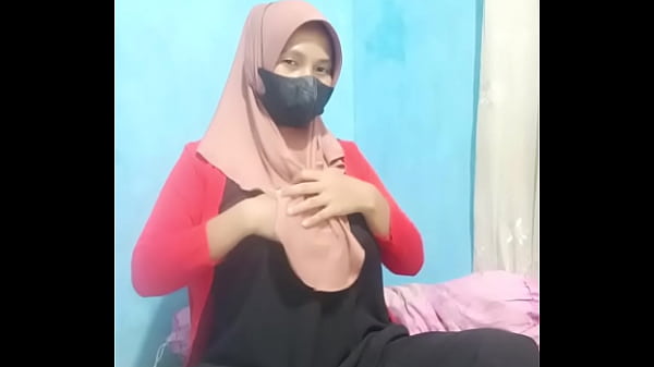 Gadis Berjilbab Mainin Memek Pakai Dildo Sampe Crot Keluar