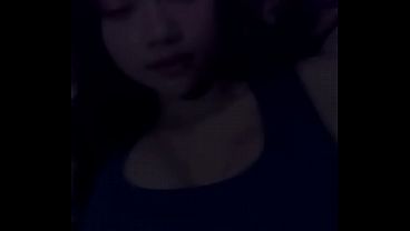 Cewek Cantik Dengan Muka Imut Bikin Ngilu, Pengen Gigit Pipinya Sambil Ngerasain Bibir Merah Basahnya.