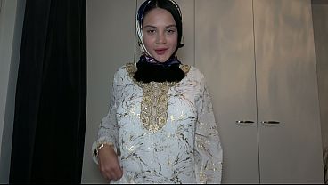 Pov – Ngewein Adik Tiri Muslimah Berjilbab Romantis Di Ranjang