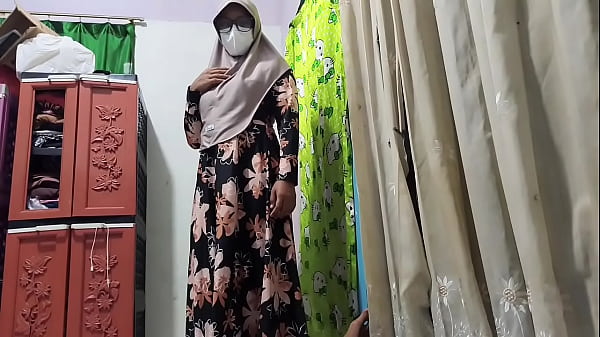 Bu Guru Liat Murid Lagi Colok Memek, Langsung Diajak Ngewe