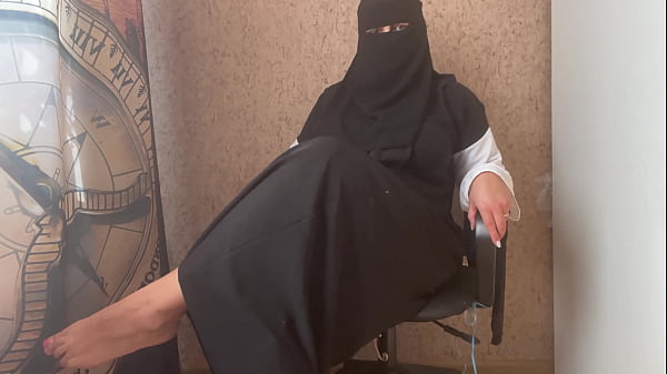 Joi Panas Dari Tante Arab Berhijab, Bikin Ngaceng Terus!