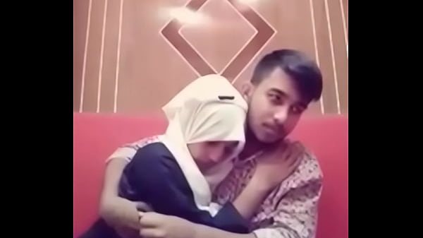 Desi Cewek Dan Cowok Lagi Ciuman Panas Di Hotel