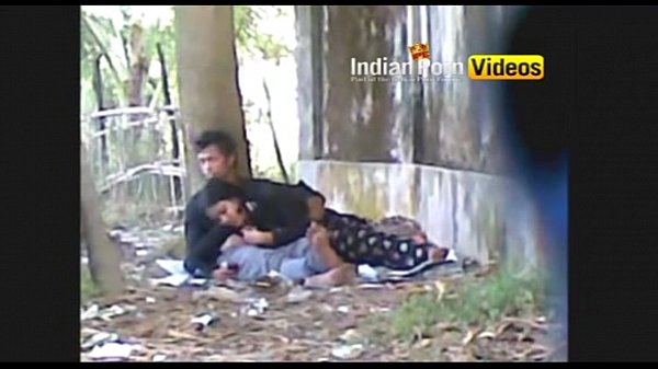 Video Mesum Desi Cewek Ngentot Sama Pacar Di Luar – Bokep India