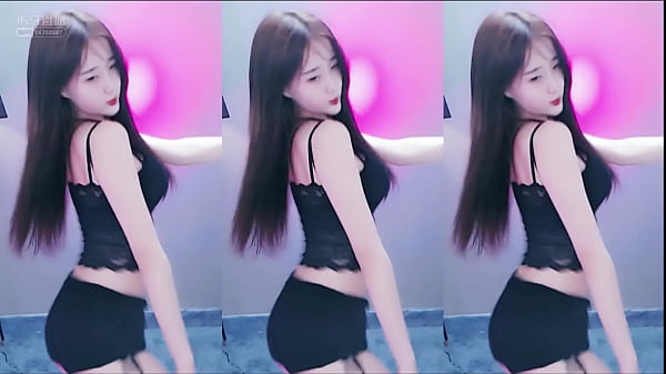 Gadis Cina Goyang Tangga Pake Baju Renda Hitam, Bikin Ngiler.
