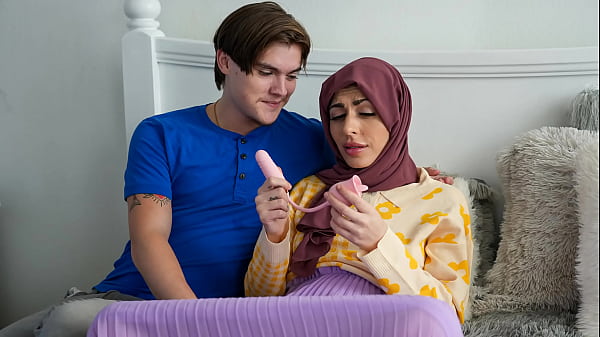 Momen Lebaran Panas Bareng Mbak Hijab, Ngerayu Stepbro Di Kamar