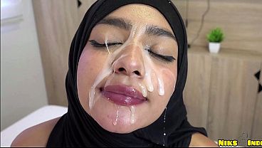 Muslimah Berhijab Masih Muda Digenjot Keras Sampe Penuh Di Dalem.