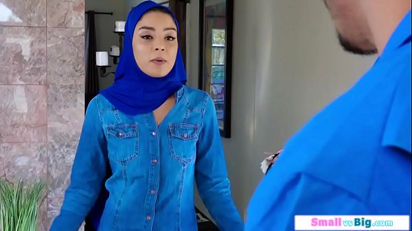 Gadis Arab Belia Digilas Dua Pria Besar, Ngeres Banget