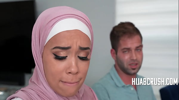 Ngebantu Stepsi Arabku Biar Nggak Kaku Lagi, Siap-siap Hot | Hijabcrush