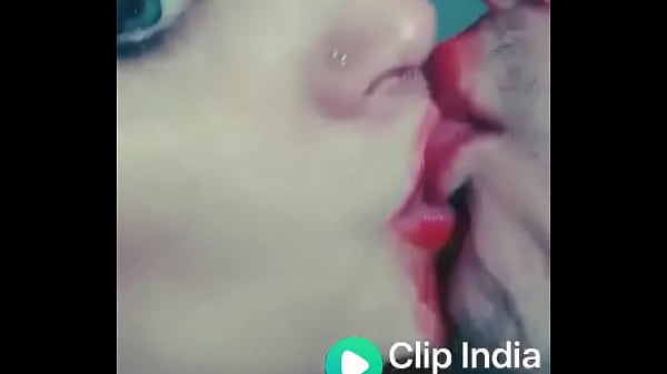 Bhai Punya Cewek Lagi Ngecap Bibir, Bikin Makin Panas.