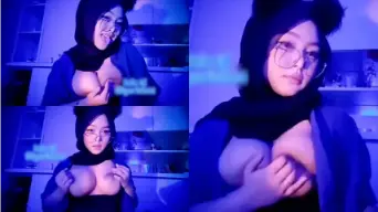 Abg Hijab Tobrut Kuping Kucing, Siap Digoyang-goyang Biar Keluar Suara Asli.