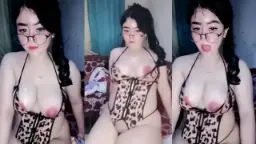 Ngentot Sambil Jilat Puting Mancung, Basah Kuyup Sampe Muncrat