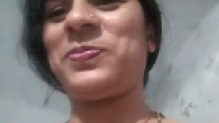Tonton Video Mesum Binal Bikin Muncrat – Tante India Pamer Memek Sendiri
