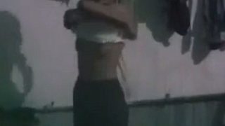 Video Pembantu Desi Mandi Tersembunyi Bikin Makin Panas