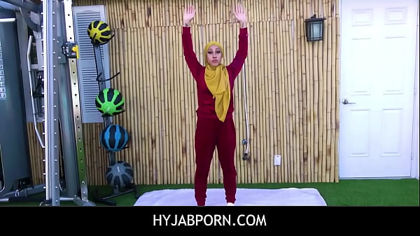 Ngentotin Klien Arab Eksotis Di Gym – Pelatih Fitness Mainin Cewek Berjilbab