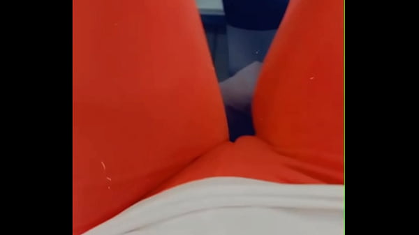 Langsung Dari Gym, Celana Ngepas Banget Sampe Belahan Kelihatan Jelas