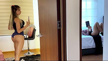 Ibu Mertua Seksi Bergairah Dengar Erangan Dari Kamar Sebelah, Langsung Mainin Diri Sendiri!