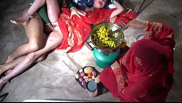 Ibu Tiri India Lagi Digenjot Di Dapur Sambil Omongan Kotor Bahasa Hindi