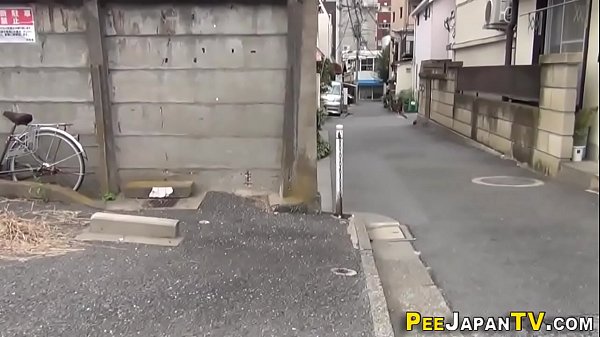 Orang Asia Ngelakuin Kebebasan Di Depan Umum.