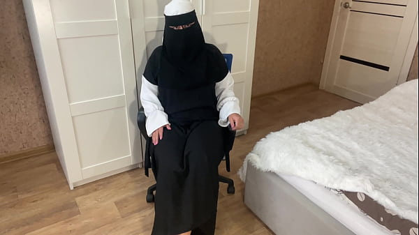 Tarian Arab Sambil Memainkan Memek Sempit Sampai Keluar Cairan Nikmat.